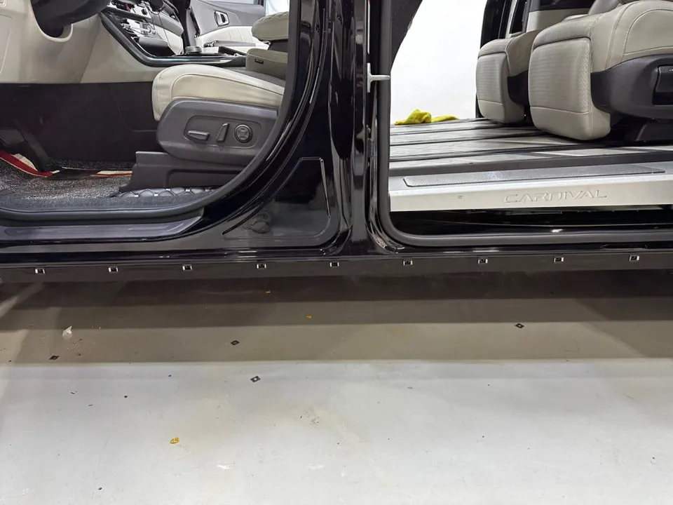 Kia Carnival KA4 body kit - Kia Carnival KA4 Body Kit Installation Review photo 3