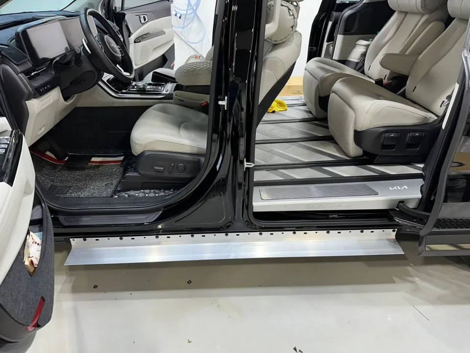 Kia Carnival KA4 body kit - Kia Carnival KA4 Body Kit Installation Review photo 4