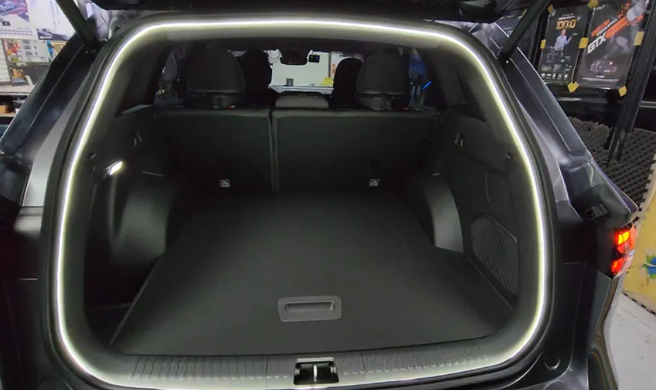 Renault Koleos ambient lighting - Renault Koleos Ambient Lighting Review — Interior Upgrade Cost photo 3