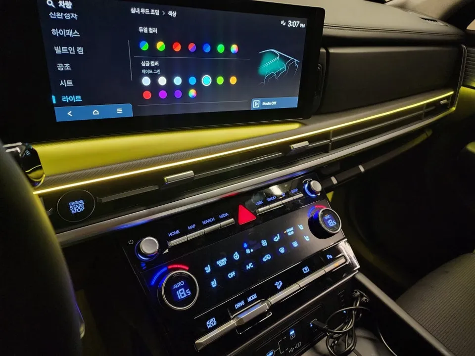 BMW X5 ambient lighting - BMW X5 Ambient Lighting Review — Enhanced Interior Mood photo 4
