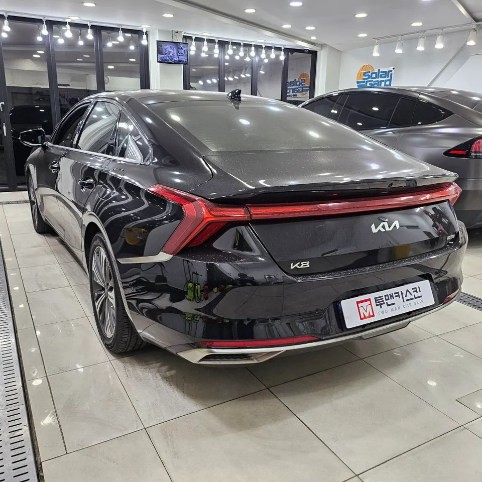 Kia K8のカーラッピング事例｜クロームメッキの印象変更 施工写真 1-2