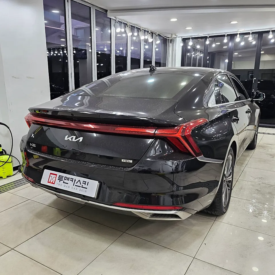 Kia K8のカーラッピング事例｜クロームメッキの印象変更 施工写真 3-2