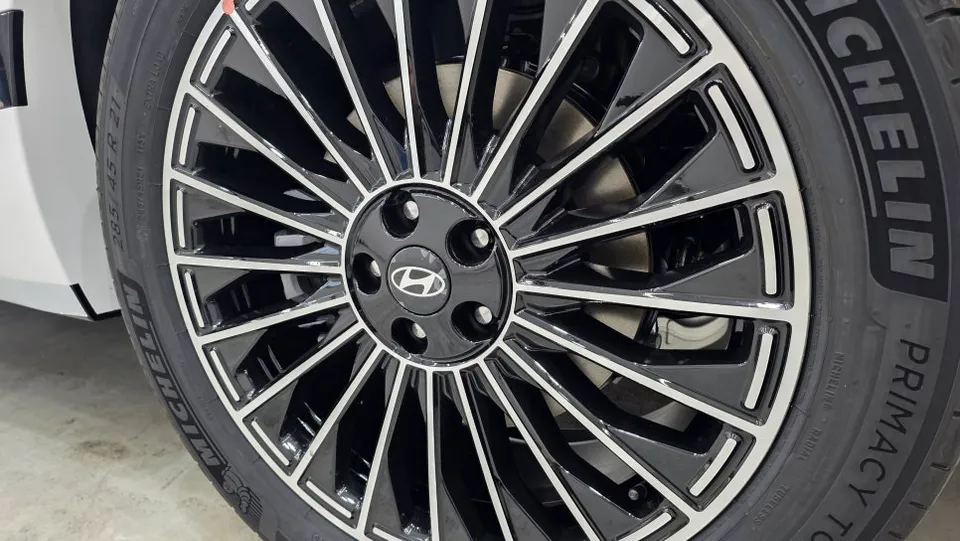 Hyundai IONIQ wheel repair - Hyundai IONIQ Wheel Repair Review — Flawless Curb Rash Restoratio photo 5