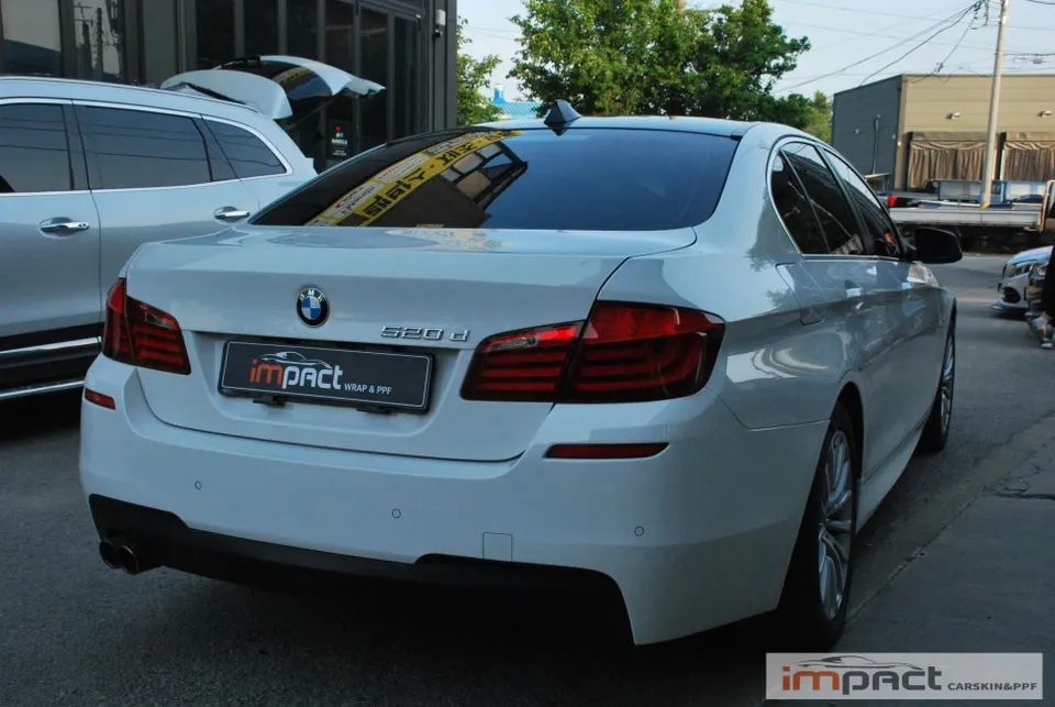 BMW 5 Seriesのカーラッピング事例|費用目安・仕上がり 施工写真 3-2