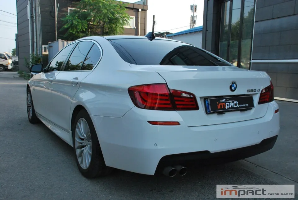 BMW 5 Seriesのカーラッピング事例|費用目安・仕上がり 施工写真 1-3