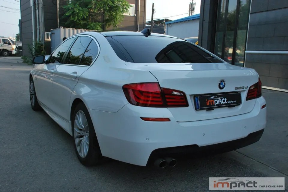 BMW 5 Seriesのカーラッピング事例|費用目安・仕上がり 施工写真 2-3