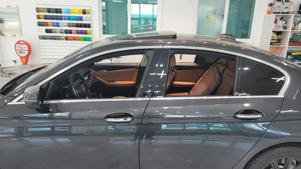 BMW 5 Series Vinyl Wrap Review: Chrome Delete & Partial Wrap photo 4