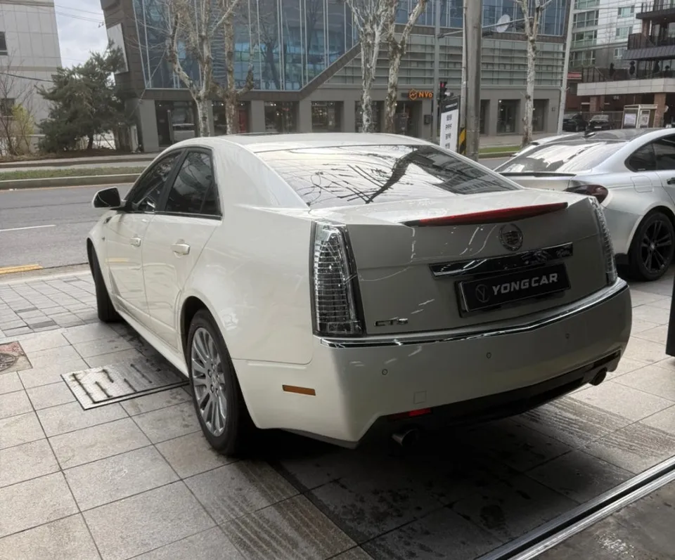 Cadillac CTSのカーラッピング事例|サテンブラックで高級感UP 施工写真 2-1