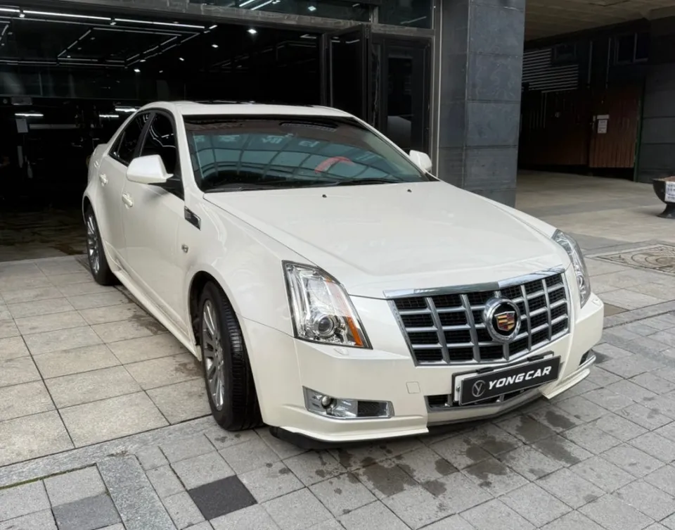 Cadillac CTSのカーラッピング事例|サテンブラックで高級感UP 施工写真 3-1