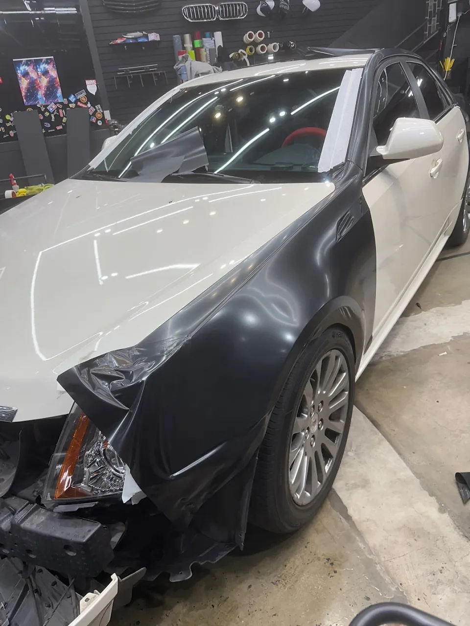 Cadillac CTSのカーラッピング事例|サテンブラックで高級感UP 施工写真 3-2