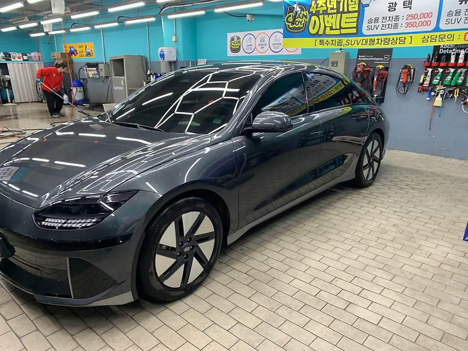 Hyundai IONIQのガラスコーティング事例｜費用目安・仕上がり 施工写真 2-1