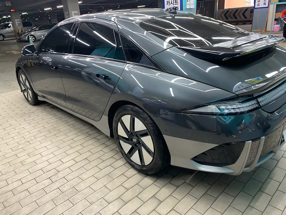 Hyundai IONIQのガラスコーティング事例｜費用目安・仕上がり 施工写真 3-1