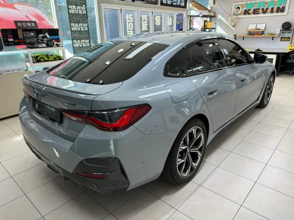BMW i4のカーラッピング事例｜費用目安・仕上がり 施工写真 2-1