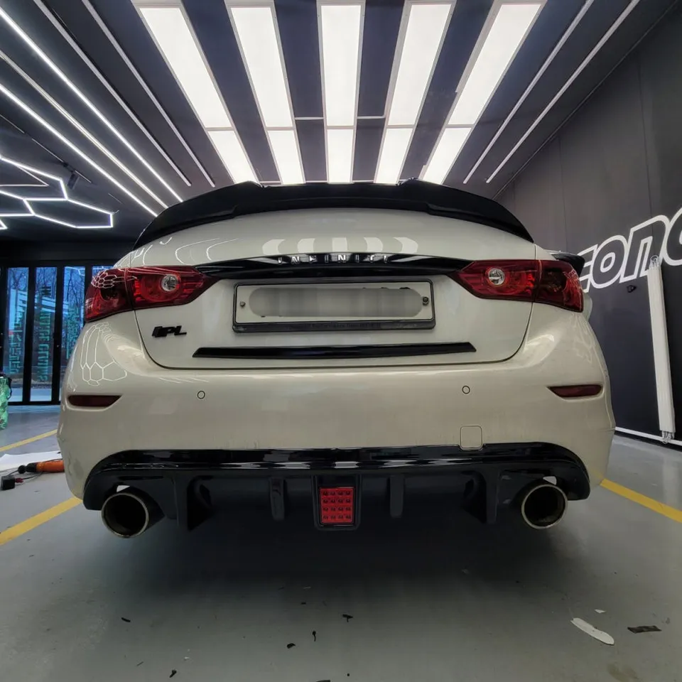 Infiniti Q50のカーラッピング事例|費用目安・仕上がり 施工写真 3-1