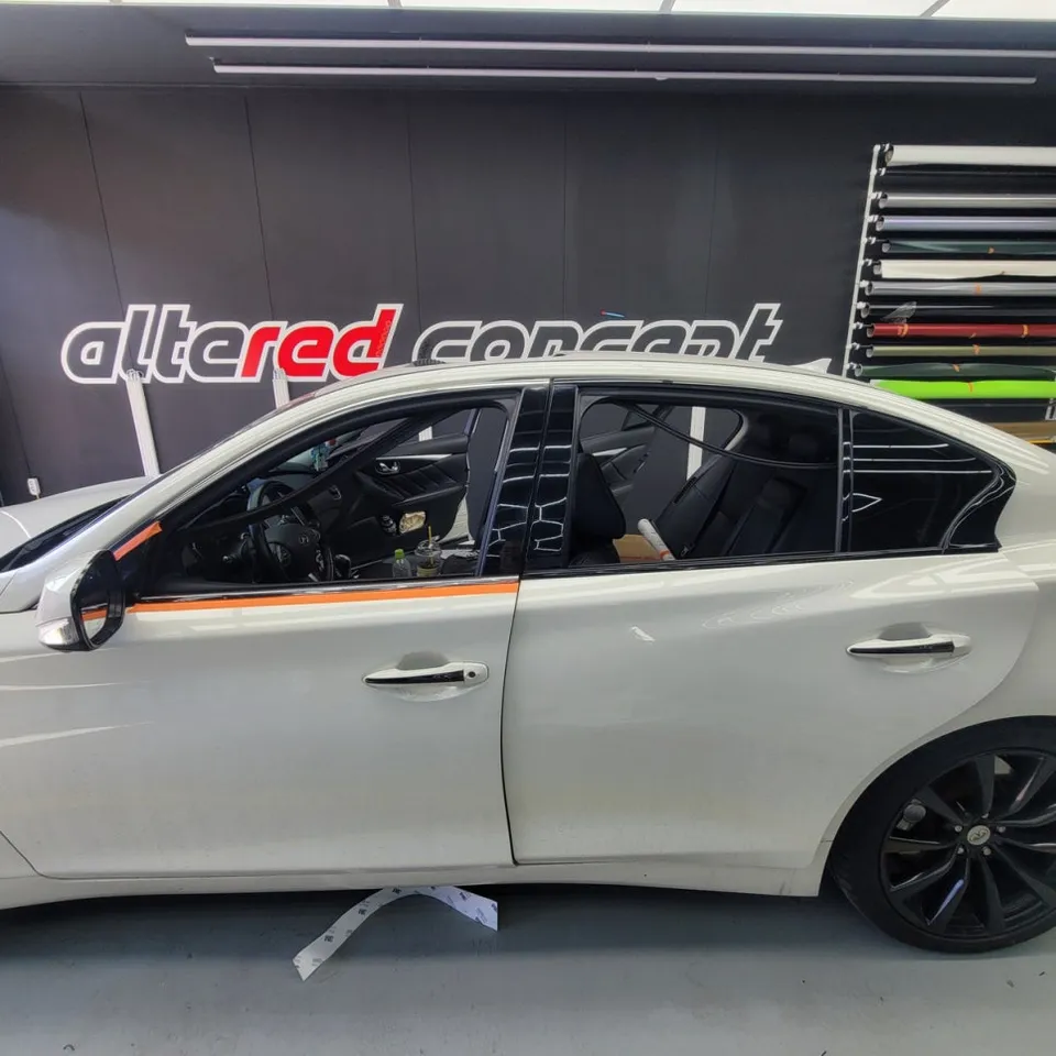 Infiniti Q50のカーラッピング事例|費用目安・仕上がり 施工写真 1-2