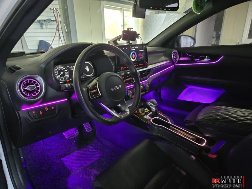 Kia K3 GT ambient lighting - Kia K3 GT Ambient Lighting Review — Enhanced Interior photo 5