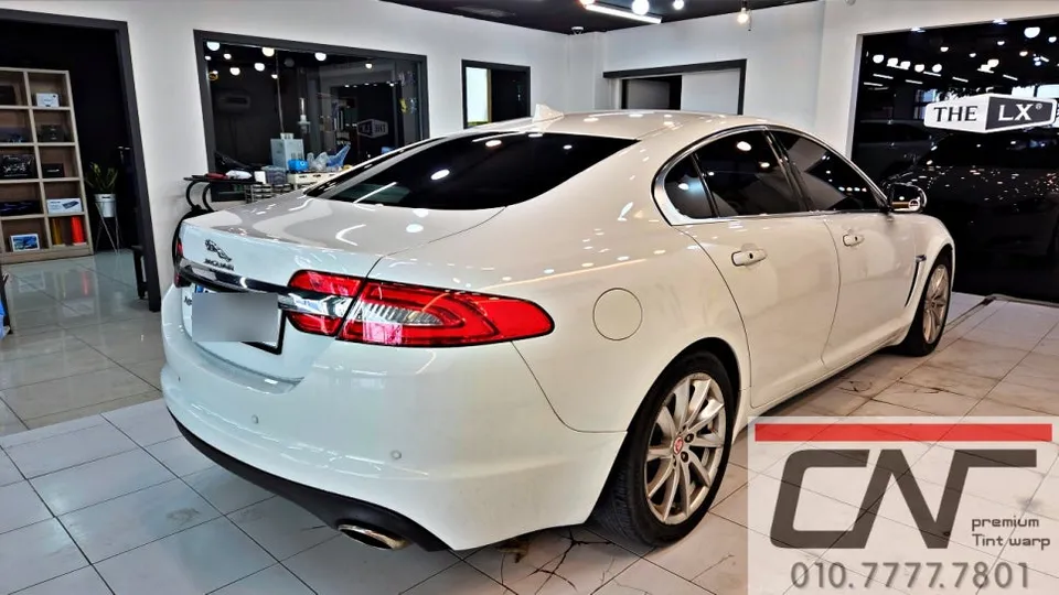 Jaguar XFのカーフィルム施工事例|費用目安・仕上がり 施工写真 3-1
