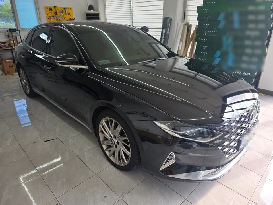 Hyundai Grandeur IGのカーラッピング事例｜費用目安・仕上がり 施工写真 1-2