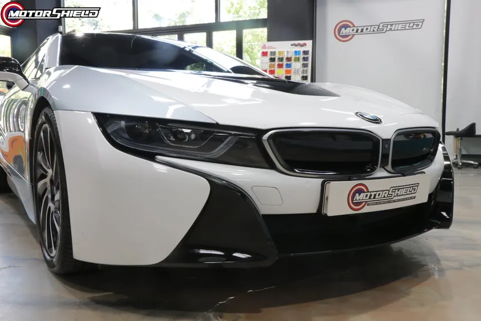 BMW i8のカーラッピング事例|3Mサテンプロージョンバニラ 施工写真 3-2