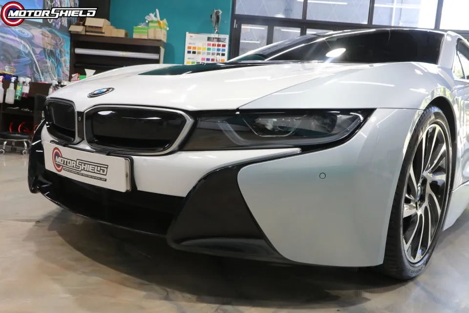 BMW i8のカーラッピング事例|3Mサテンプロージョンバニラ 施工写真 1-3