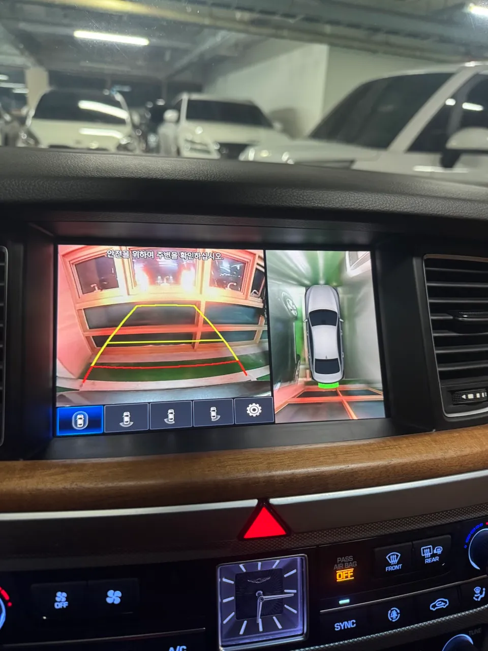 Kia K900 around view - Kia K900 Around View Monitor Review — Enhanced Visibility photo 3
