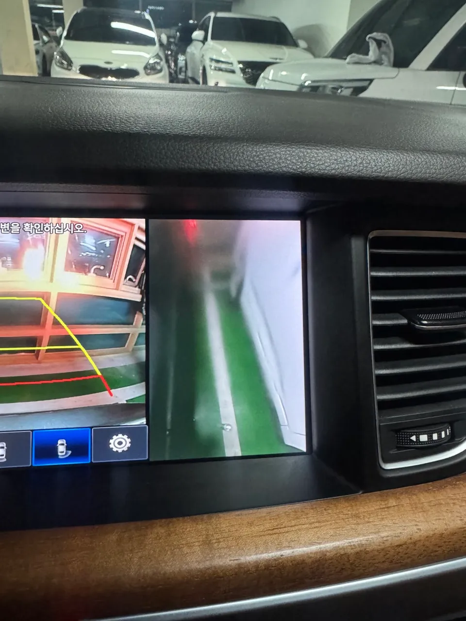 Kia K900 around view - Kia K900 Around View Monitor Review — Enhanced Visibility photo 4