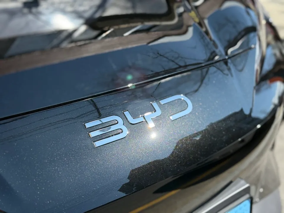 BYD Sealion 7 vinyl wrap - BYD Sealion 7 Emblem Wrap Review — Cost & Results photo 3