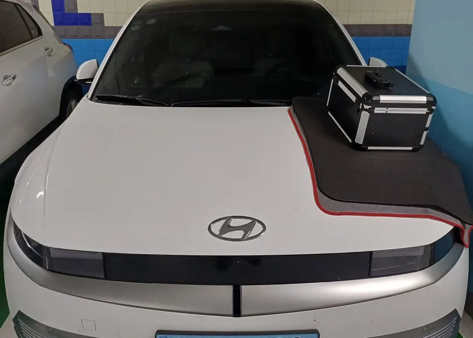 Hyundai IONIQのガラスコーティング事例 写真