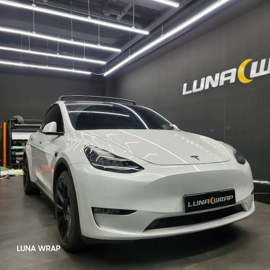Tesla Model Yのカーラッピング事例|ナ尔多グレー 施工写真 1-1