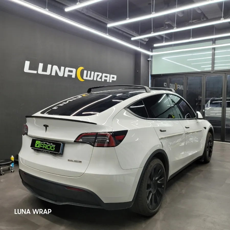 Tesla Model Yのカーラッピング事例|ナ尔多グレー 施工写真 2-1