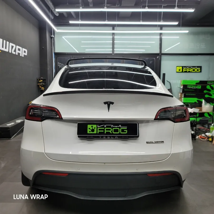 Tesla Model Yのカーラッピング事例|ナ尔多グレー 施工写真 3-1