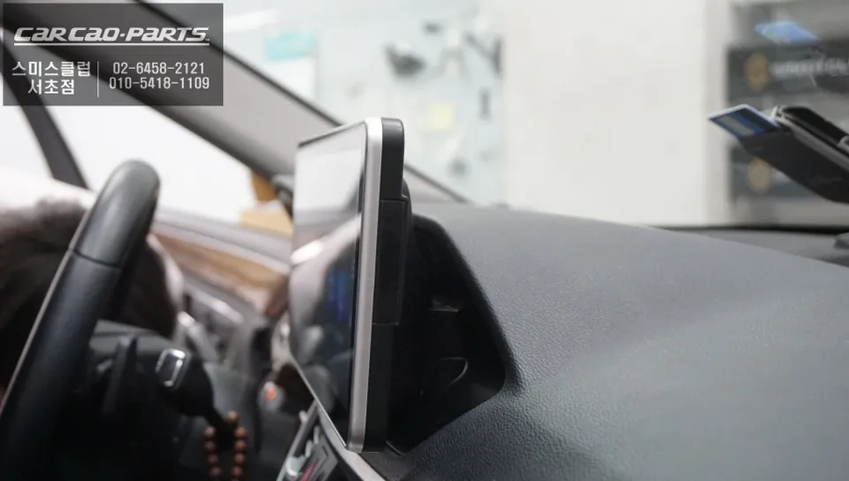 Mercedes-Benz E-Class W213のAndroid Auto・CarPlay取付事例 施工写真 3-1