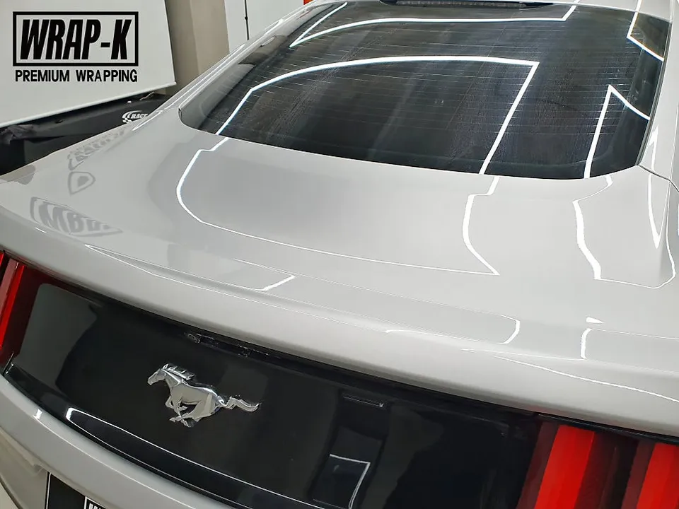 Ford Mustangのカーラッピング事例|バイパーラインで個性を演出 施工写真 3-2
