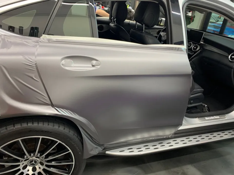 Mercedes-Benz GLCのカーラッピング事例:3Mサテンダークグレー 施工写真 1-2