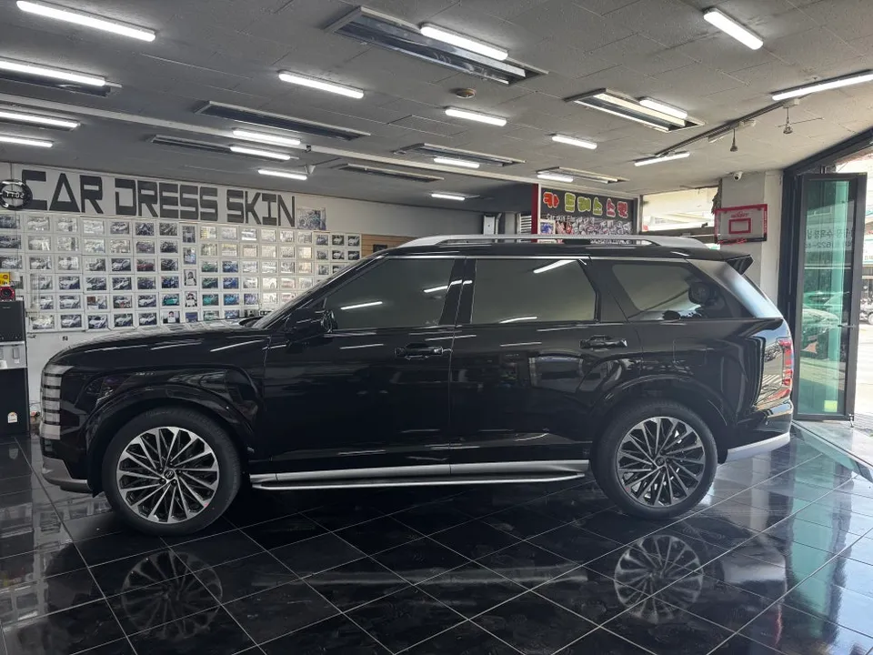 Kia Palisade LX3のカーラッピング事例:クローム除去で洗練された印象に 施工写真 2-1