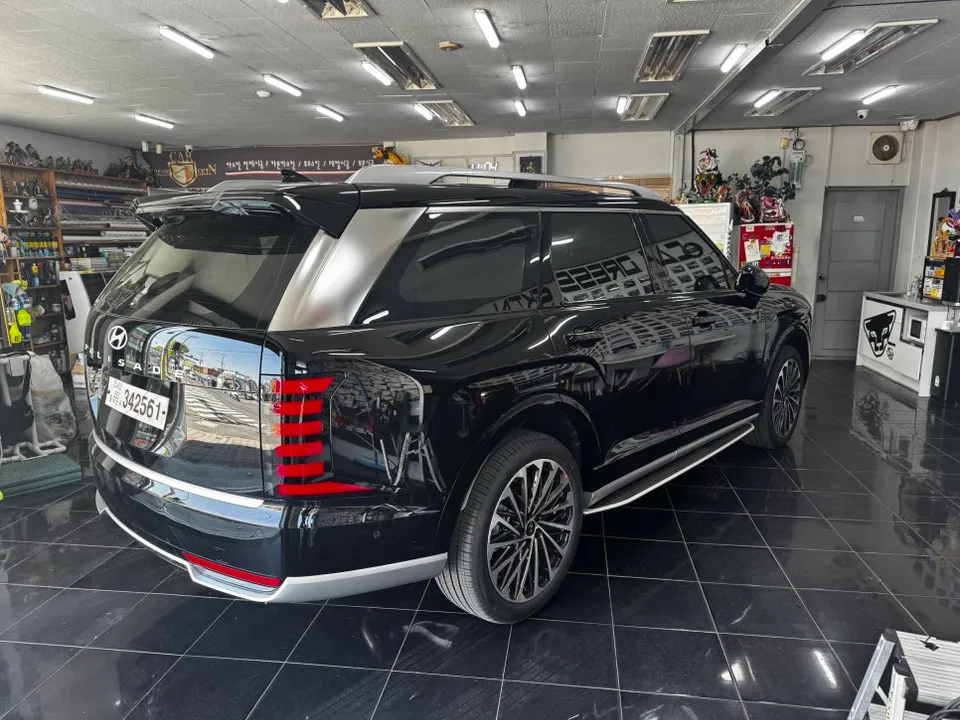 Kia Palisade LX3のカーラッピング事例:クローム除去で洗練された印象に 施工写真 3-1