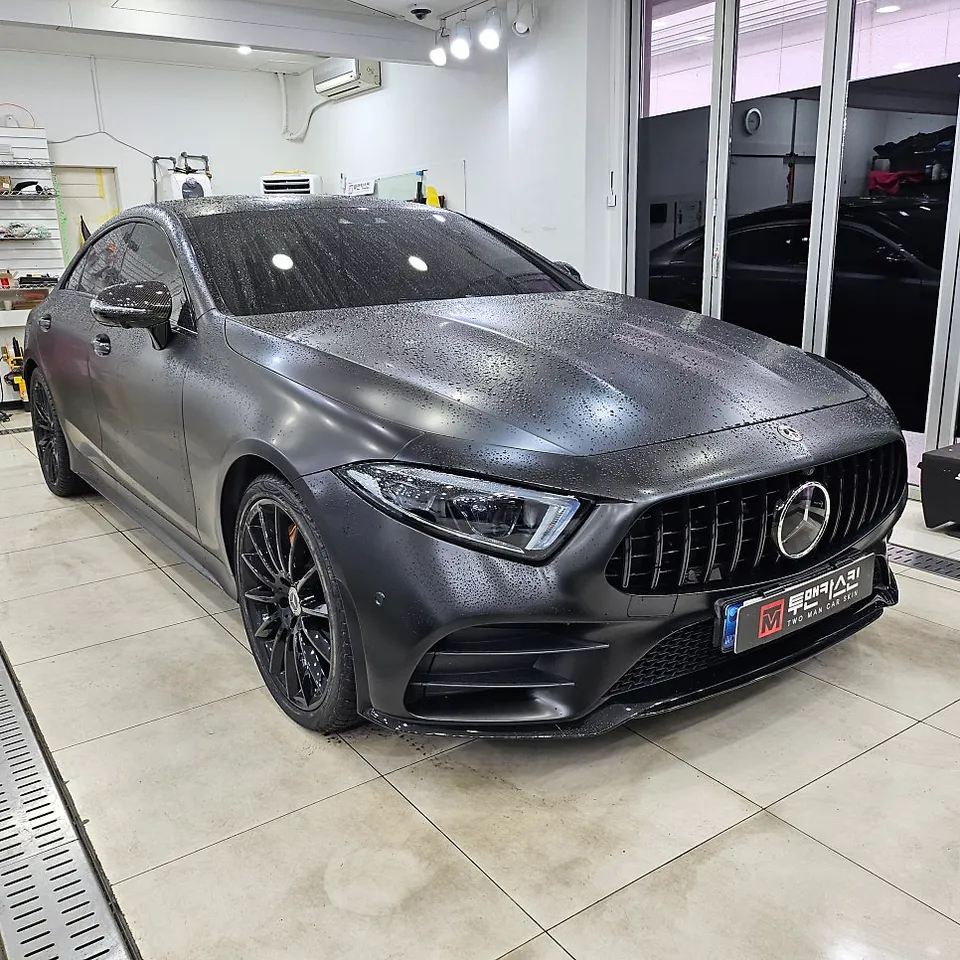 メルセデス・ベンツ CLS 450のカーラッピング事例:サテンブラックとPPF 施工写真 2-1