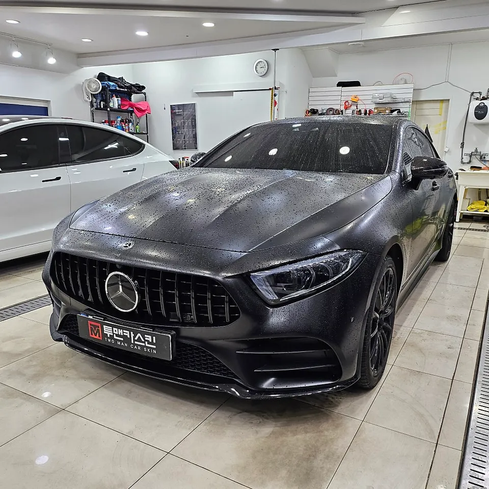 メルセデス・ベンツ CLS 450のカーラッピング事例:サテンブラックとPPF 施工写真 3-1