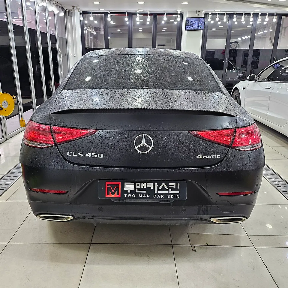 メルセデス・ベンツ CLS 450のカーラッピング事例:サテンブラックとPPF 施工写真 1-2