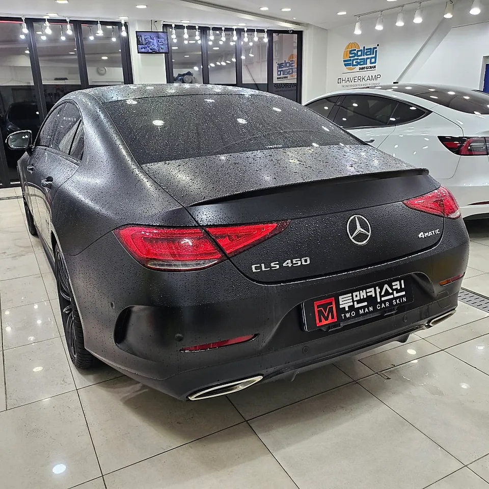 メルセデス・ベンツ CLS 450のカーラッピング事例:サテンブラックとPPF 施工写真 2-2
