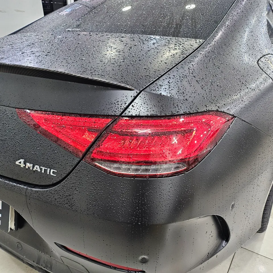メルセデス・ベンツ CLS 450のカーラッピング事例:サテンブラックとPPF 施工写真 1-3