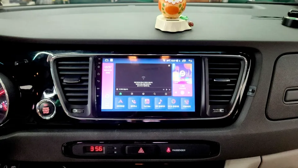Kia Carnival YPのAndroid Auto・CarPlay取付事例 施工写真 4