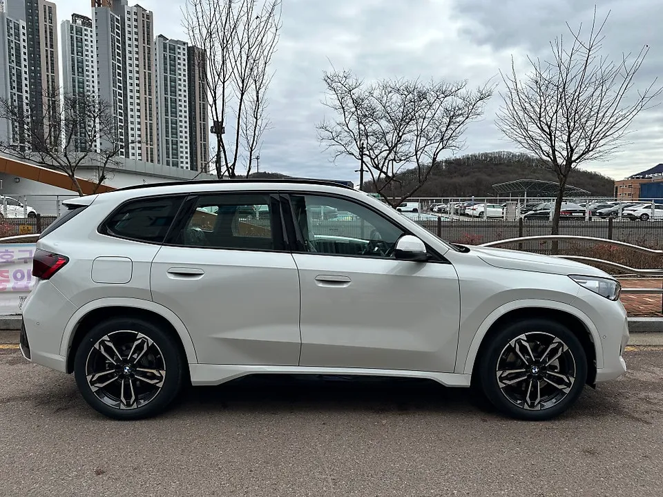 BMW iX1 new car package - BMW iX1 New Car Package Review: Protection & Style photo 4