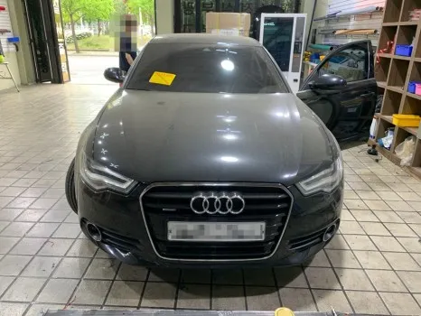 Audi A6のカーラッピング事例|無光ブラックの高級感 施工写真 2-1