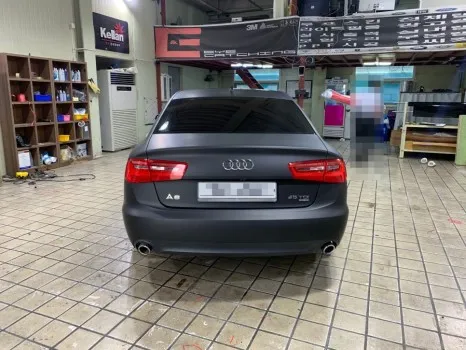 Audi A6のカーラッピング事例|無光ブラックの高級感 施工写真 3-1