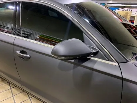 Audi A6のカーラッピング事例|無光ブラックの高級感 施工写真 3-2