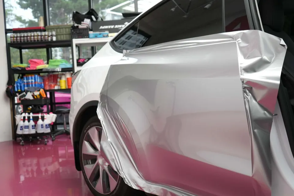 Tesla Model Y vinyl wrap - Tesla Model Y Vinyl Wrap Review: Custom Color Change photo 4