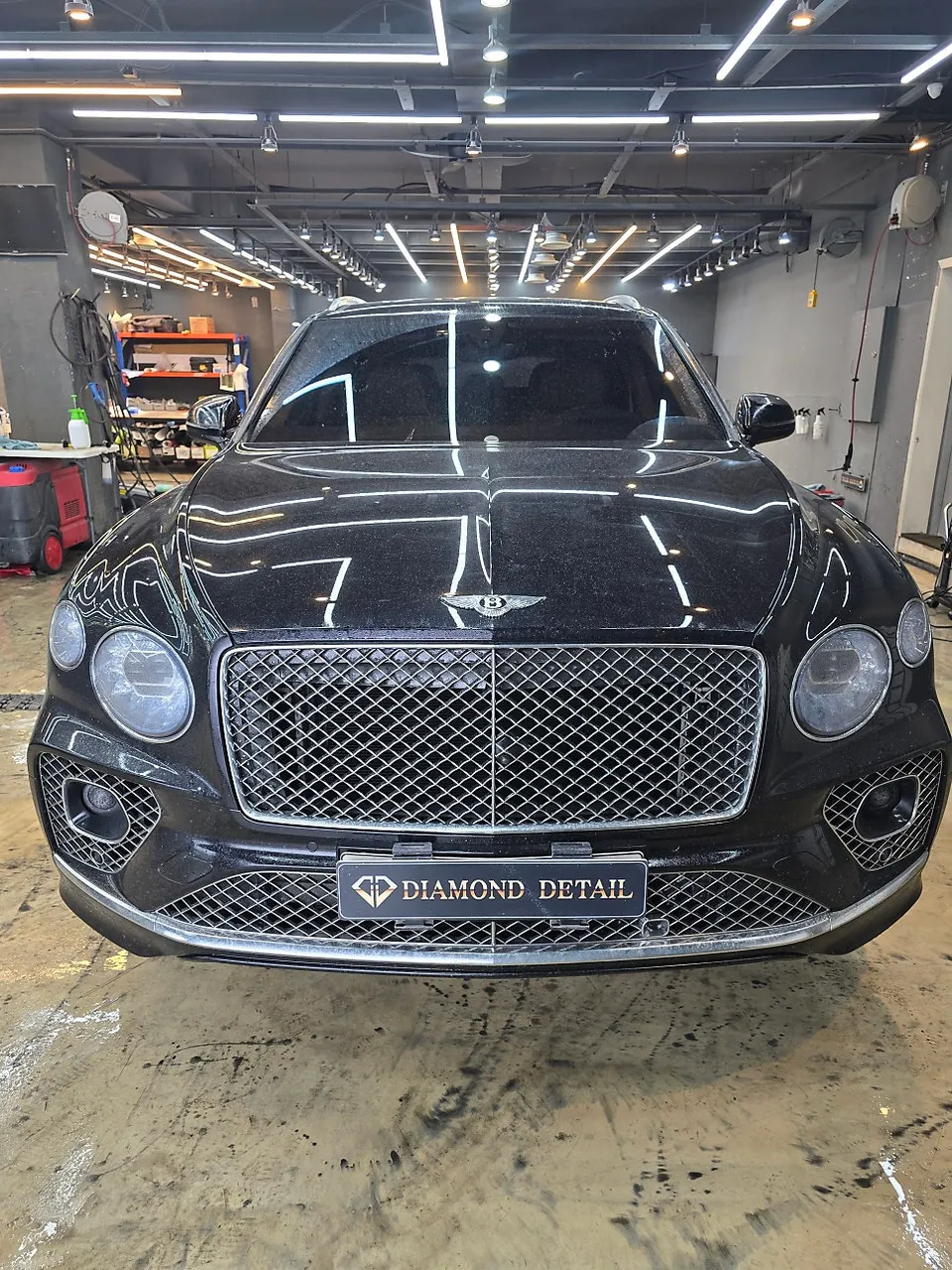 Bentley Bentaygaのガラスコーティング事例|韓国での施工 施工写真 1-1