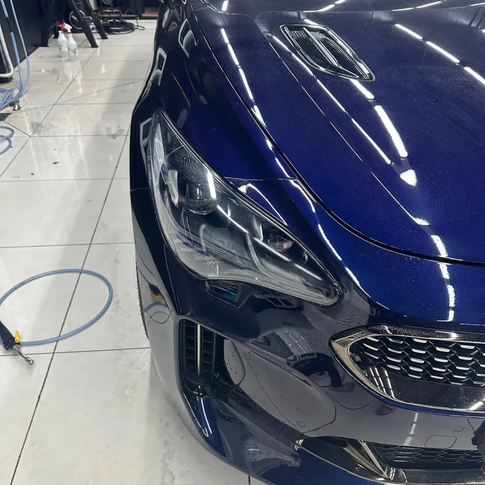 Kia Stinger PPF施工事例｜ヘッドライトの保護とドレスアップ 施工写真 3-1