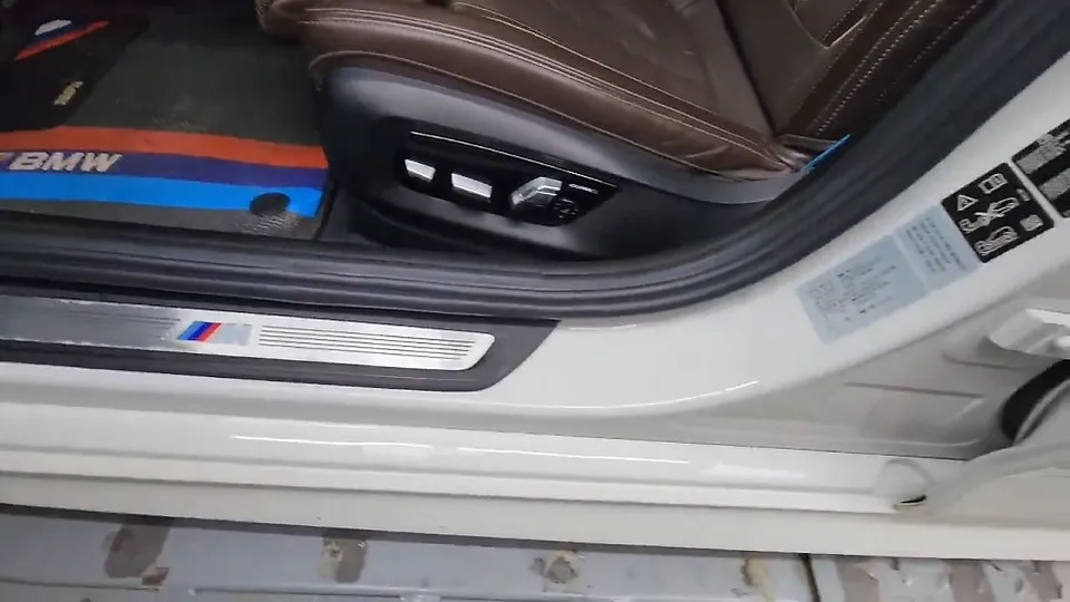 BMW 5 Series ambient lighting - BMW 5 Series Ambient Lighting Review - Enhanced Interior Mood photo 4